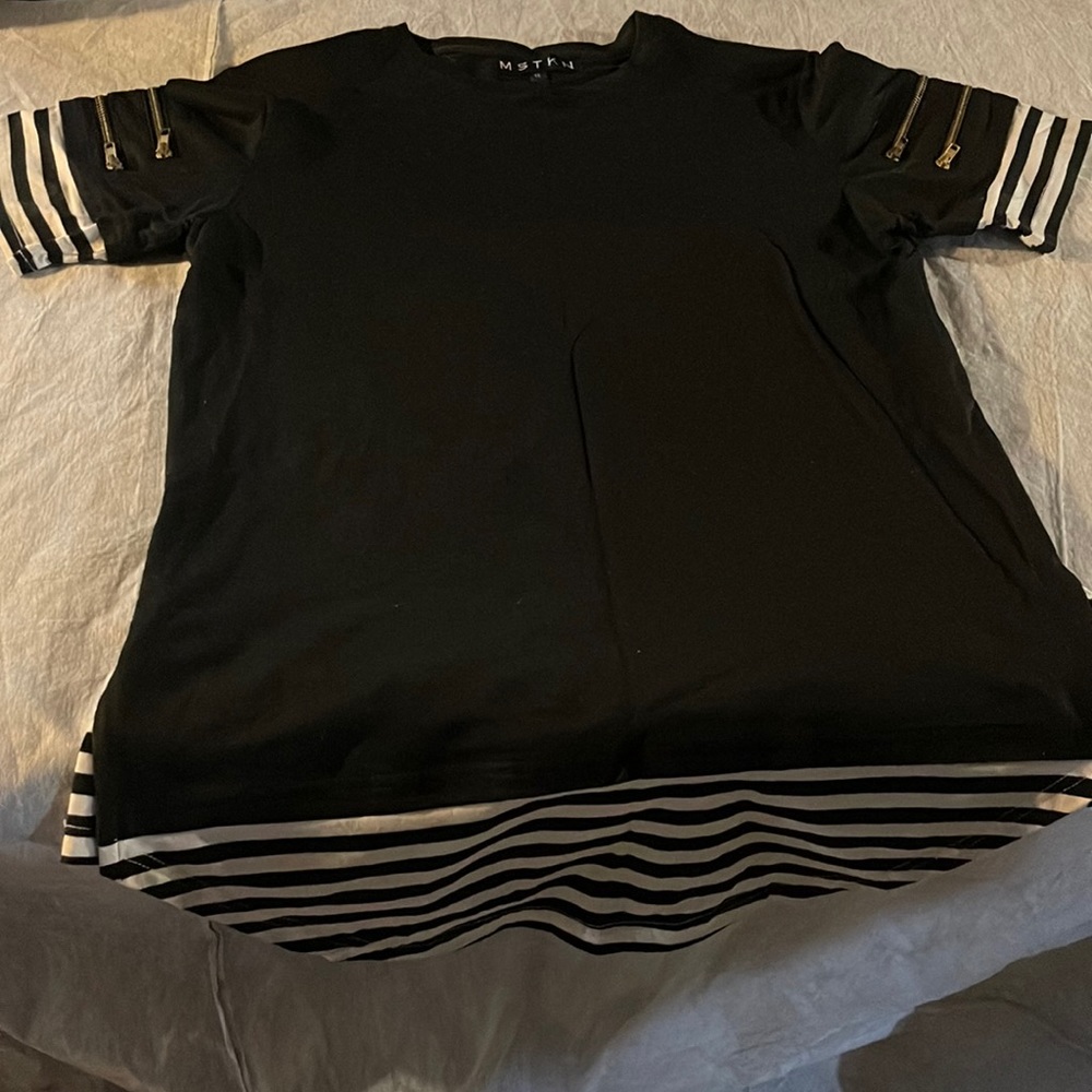 Brand Mstkn size medium black and white